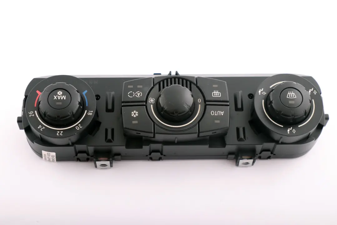 Pannello di controllo dell'aria condizionata automatica A/C per BMW Z4 E85 con numero di parte 6936895 BMW Z4 E85 Pannello di controllo dell'aria condizionata automatica A/C - SKU 6936895 - Numero di parte 6936895