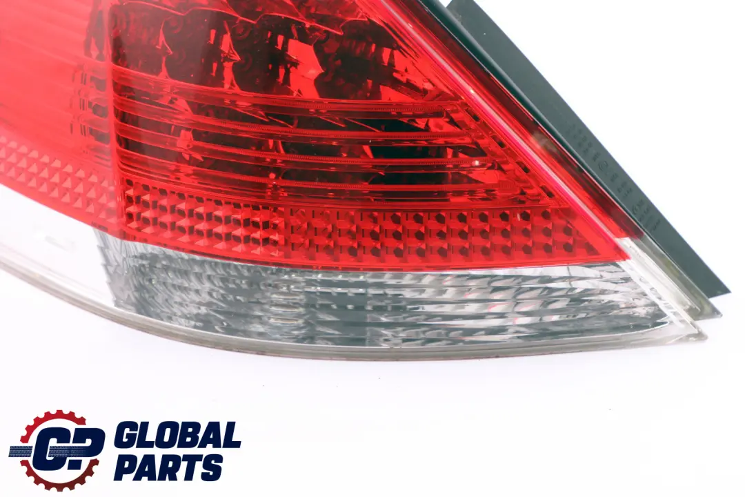 Fanale Posteriore Laterale Bianco per BMW E65 E66 E67 con numero di parte 6937235 BMW E65 E66 E67 Fanale Posteriore Laterale Bianco - SKU 6937235 - Numero di parte 6937235