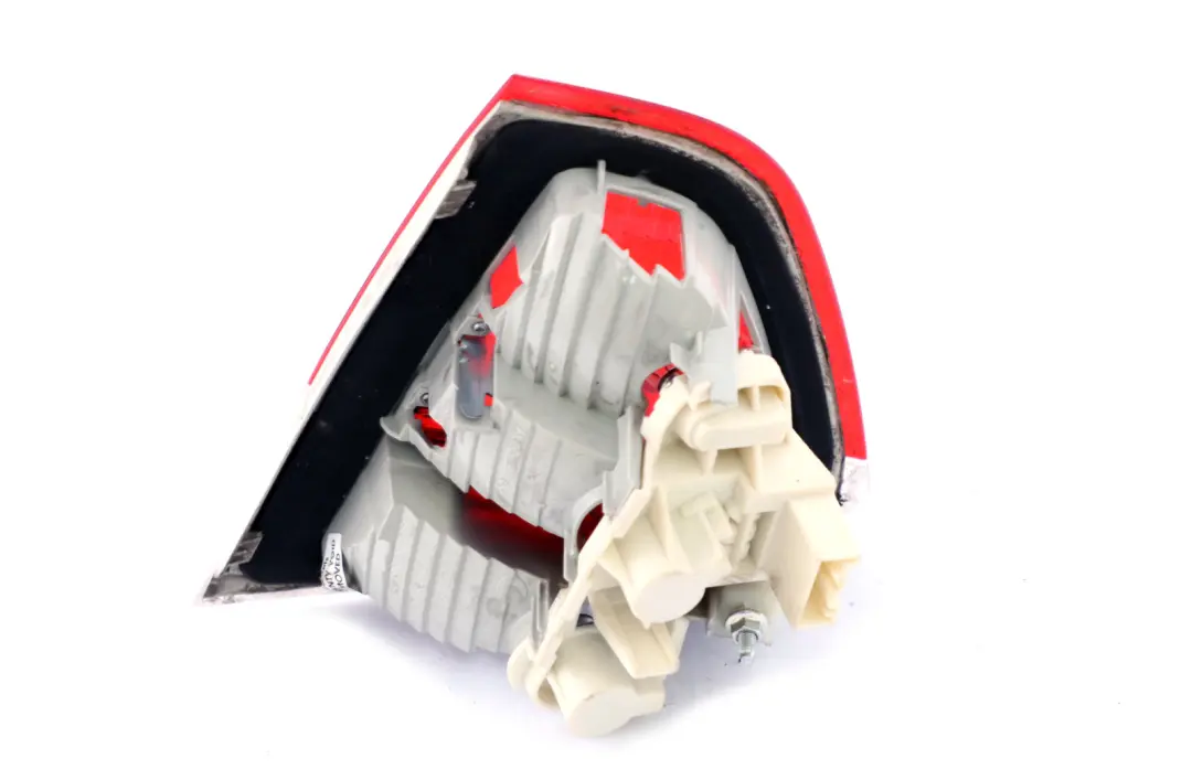 Lampa Klapy Bagażnika Lewa Tylna Lewy Tył 6942912 do BMW E90 o numerze 6937459 BMW E90 Lampa Klapy Bagażnika Lewa Tylna Lewy Tył 6942912 - SKU 6937459 - Numer Części 6937459