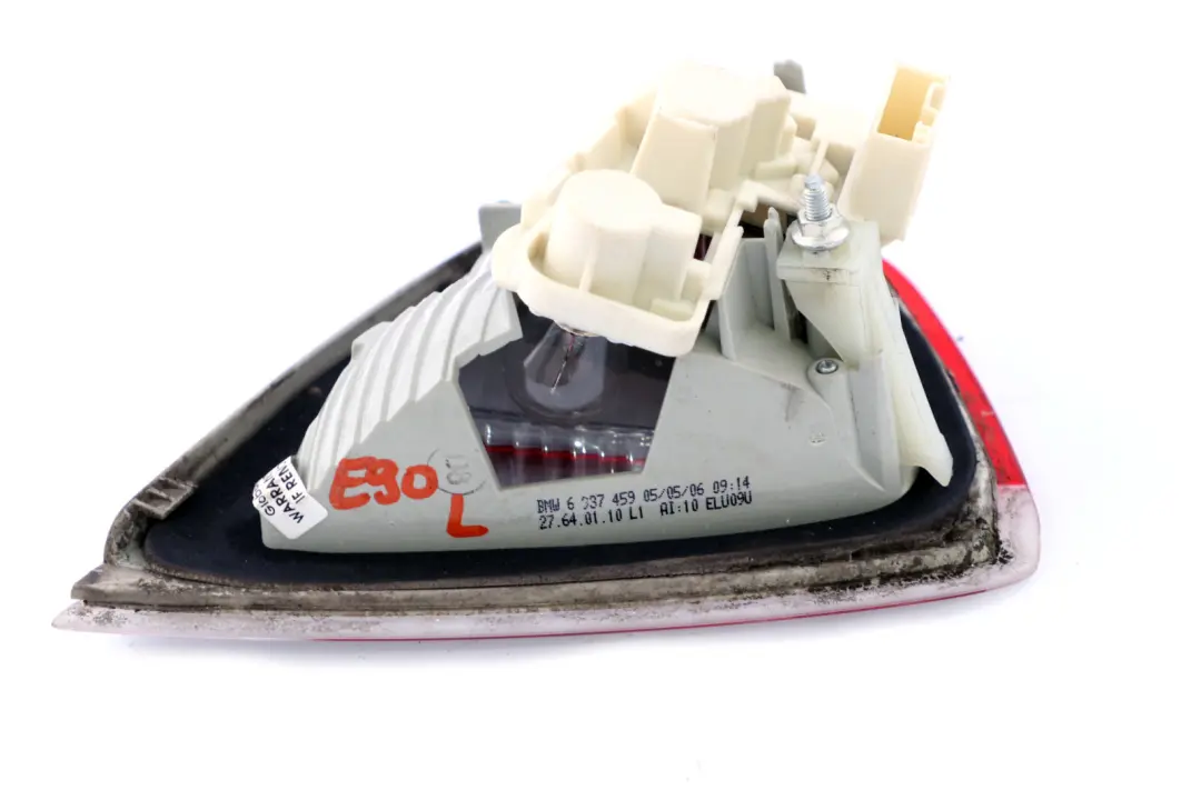 Luz Trasera Izquierda en la Tapa del Maletero ( Luz Trasera ) para BMW E90 con número de pieza 6937459 BMW E90 Luz Trasera Izquierda en la Tapa del Maletero ( Luz Trasera ) - SKU 6937459 - Número de pieza 6937459