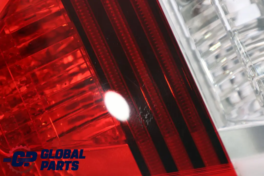 Prawa Lampa Wewnętrzna Tylna Prawy Tył do BMW E90 o numerze 6937460 BMW E90 Prawa Lampa Wewnętrzna Tylna Prawy Tył - SKU 6937460 - Numer Części 6937460