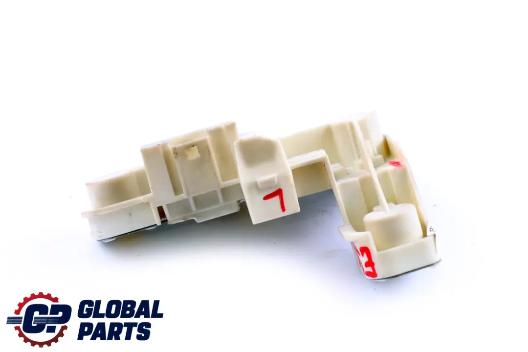 Portalampada Posteriore Esterno Sinistro per BMW E90 con numero di parte 6937473 BMW E90 Portalampada Posteriore Esterno Sinistro - SKU 6937473 - Numero di parte 6937473