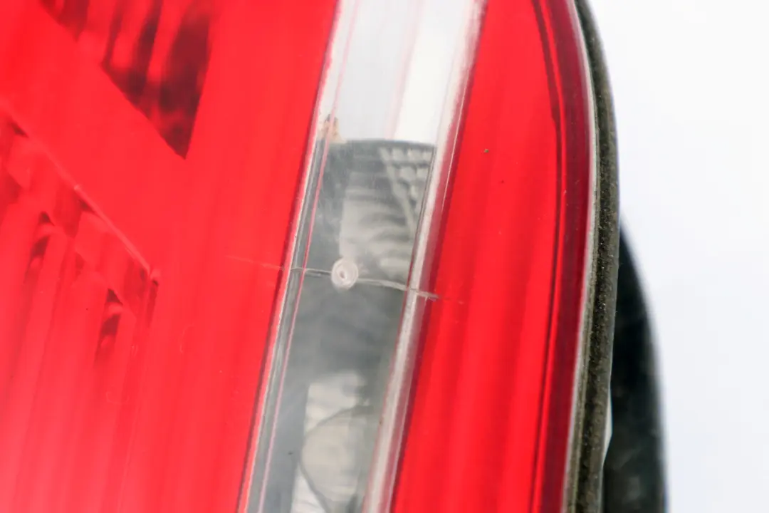 Right O/S Rear Light In Trunk Lid Boot Tailgate Lamp to BMW 7 Series E65 with Part number 6938518 BMW 7 Series E65 Right O/S Rear Light In Trunk Lid Boot Tailgate Lamp - SKU 6938518 - Part number 6938518