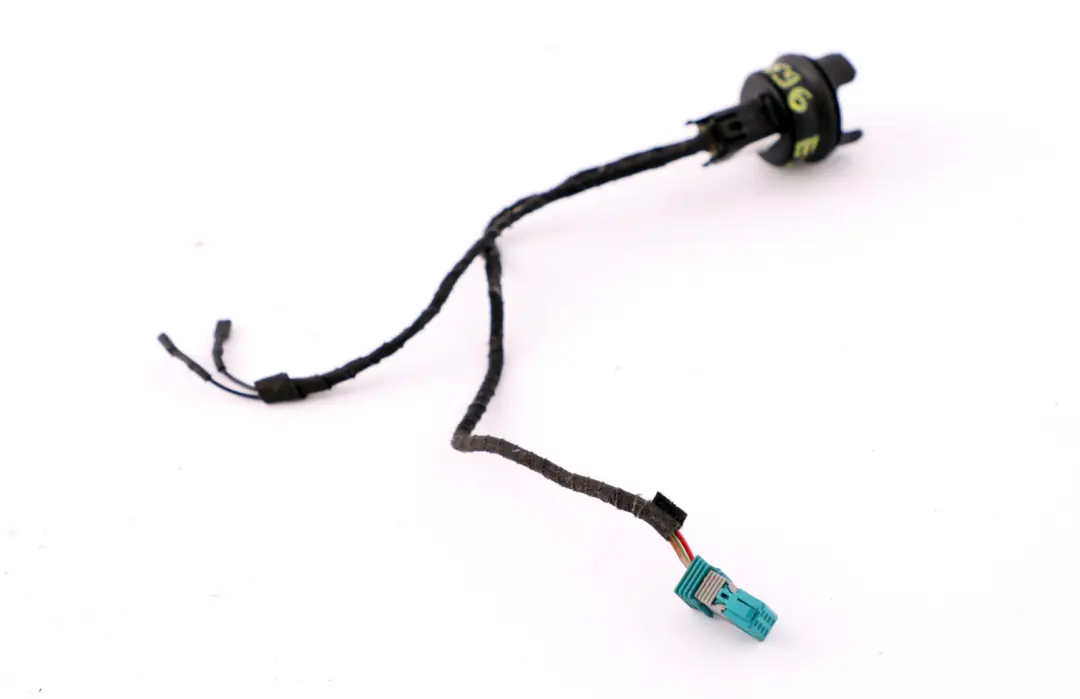 Wing Mirror Wiring Loom Electric Heated para BMW E81 E87 E90 E91 E92 con número de pieza 6940596 BMW E81 E87 E90 E91 E92 Wing Mirror Wiring Loom Electric Heated - SKU 6940596 - Número de pieza 6940596