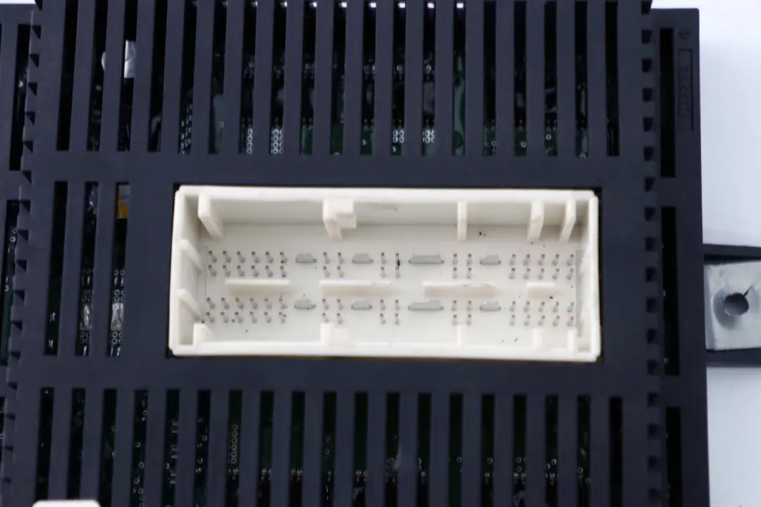 Module de contrôle de l'éclairage Lear LME6X (LCM) pour BMW E60 à propos du numéro de pièce 6941593 BMW E60 Module de contrôle de l'éclairage Lear LME6X (LCM) - SKU 6941593 - Numéro de pièce 6941593