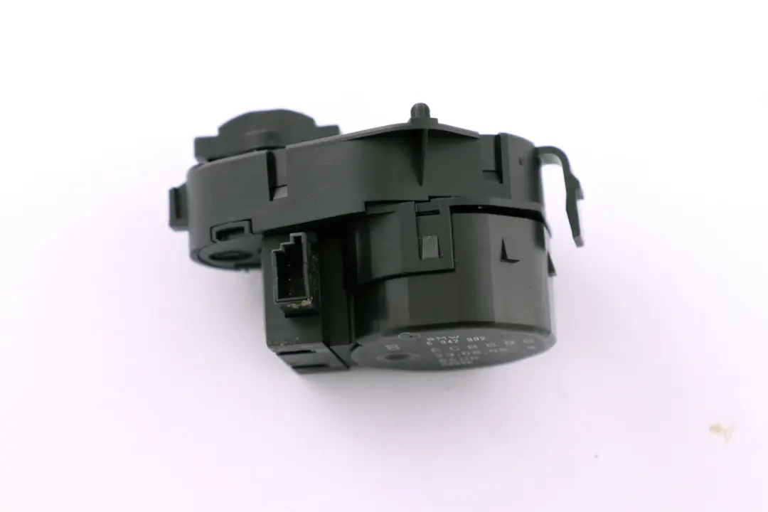 Silniczek nawiewu nagrzewnicy do BMW E60 E61 o numerze 6942992 BMW E60 E61 Silniczek nawiewu nagrzewnicy - SKU 6942992 - Numer Części 6942992
