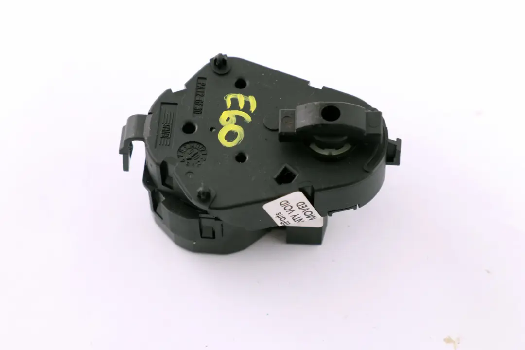 Actuateur Fussraumklappe Droite pour BMW E60 E61 E63 E64 à propos du numéro de pièce 6942992 BMW E60 E61 E63 E64 Actuateur Fussraumklappe Droite - SKU 6942992 - Numéro de pièce 6942992