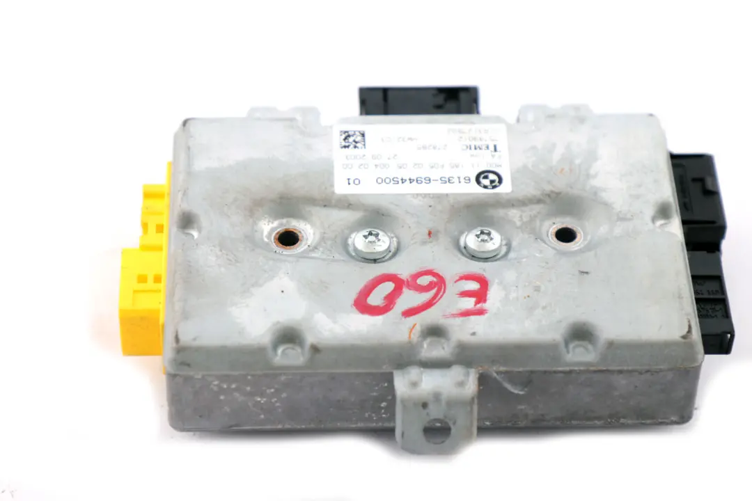 Módulo control airbag puerta del lado del conductor para BMW E60 E61 E63 con número de pieza 6944500 BMW E60 E61 E63 Módulo control airbag puerta del lado del conductor - SKU 6944500 - Número de pieza 6944500