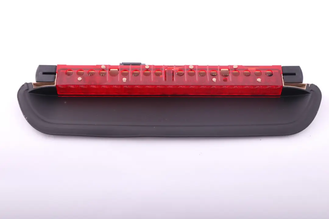 Posteriore Terzo Luci Dei Freni Beige per BMW E90 LCI con numero di parte 63257145519 BMW E90 LCI Posteriore Terzo Luci Dei Freni Beige - SKU 6946615 - Numero di parte 63257145519