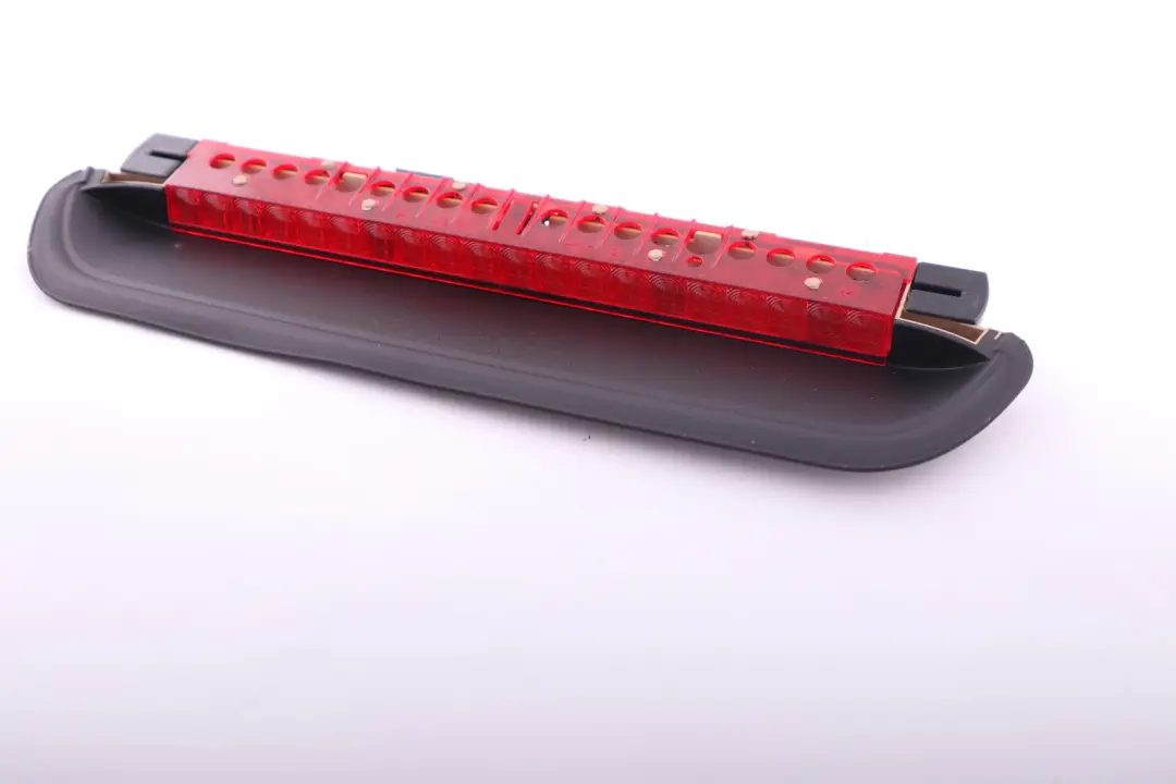 Posteriore Terzo Luci Dei Freni Beige per BMW E90 LCI con numero di parte 63257145519 BMW E90 LCI Posteriore Terzo Luci Dei Freni Beige - SKU 6946615 - Numero di parte 63257145519