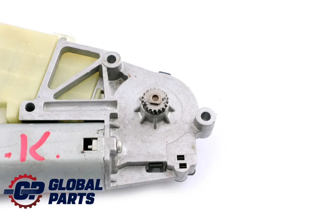 Sunroof Sliding Roof Window Drive Unit Motor pour BMW E60 E65 E66 à propos du numéro de pièce 6949628 BMW E60 E65 E66 Sunroof Sliding Roof Window Drive Unit Motor - SKU 6949628 - Numéro de pièce 6949628