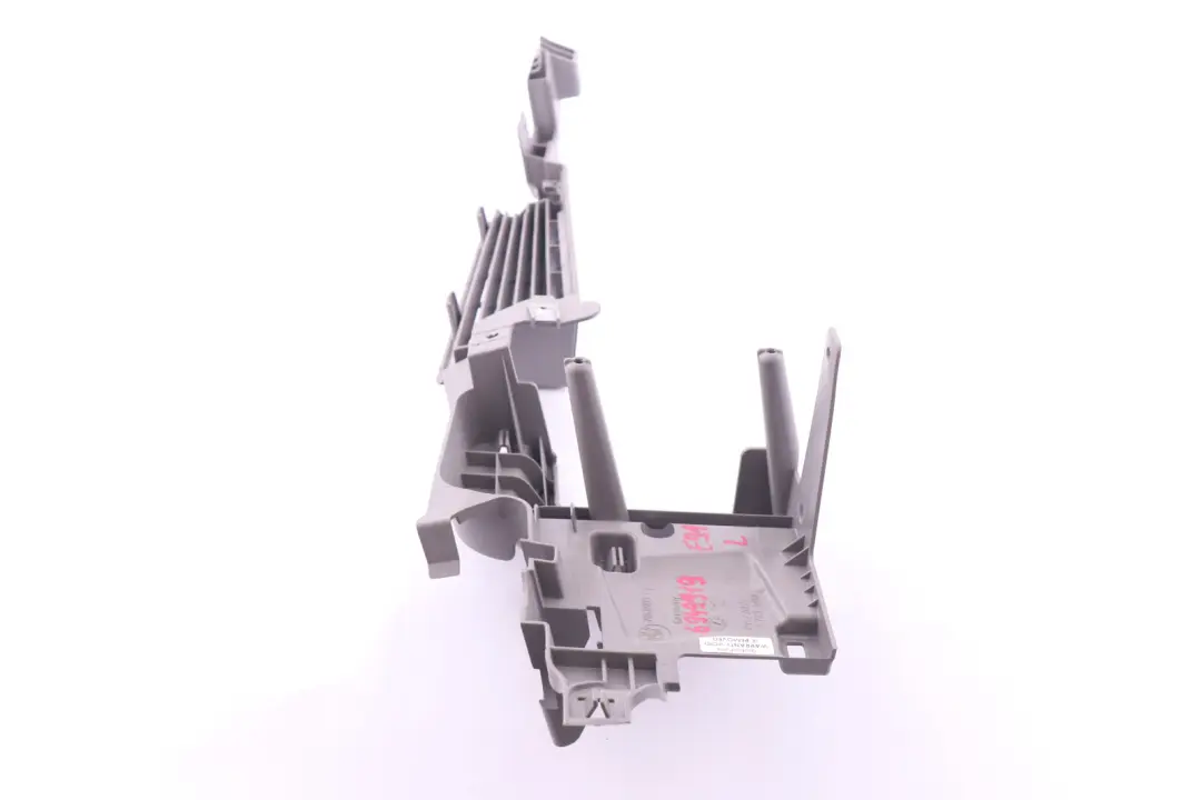 Embellecedor Panel Barandilla Maletero Izquierdo Gris 7068909 para BMW E91 E91N LCI con número de pieza 6949919 BMW E91 E91N LCI Embellecedor Panel Barandilla Maletero Izquierdo Gris 7068909 - SKU 6949919 - Número de pieza 6949919