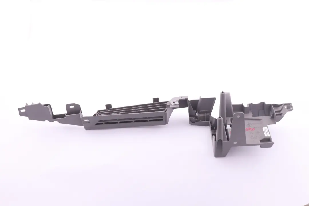 Embellecedor Panel Barandilla Maletero Derecho Gris 7068910 para BMW E91 E91N LCI con número de pieza 6949920 BMW E91 E91N LCI Embellecedor Panel Barandilla Maletero Derecho Gris 7068910 - SKU 6949920 - Número de pieza 6949920