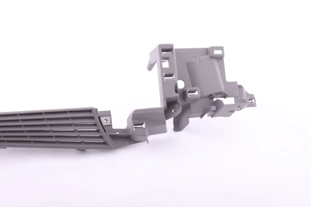 Rivestimento Parapetto Destra Grigio 7068909 per BMW E91 E91N LCI con numero di parte 6949920 BMW E91 E91N LCI Rivestimento Parapetto Destra Grigio 7068909 - SKU 6949920 - Numero di parte 6949920