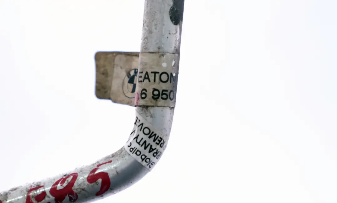 Benzina Tubo di Pressione Compressore Condensatore per BMW Z4 Serie E85 2.0i con numero di parte 6950480 BMW Z4 Serie E85 2.0i Benzina Tubo di Pressione Compressore Condensatore - SKU 6950480 - Numero di parte 6950480