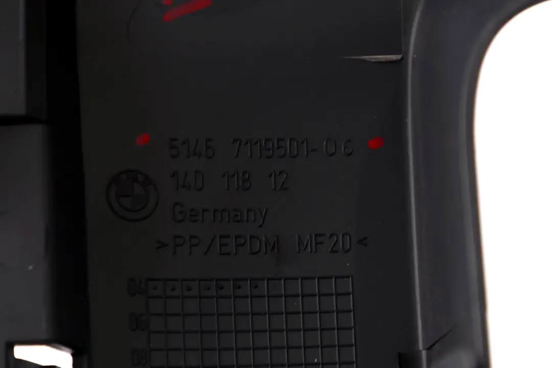 Mocowanie półki tylnej bagażnika lewe tył do BMW E87 o numerze 6952611 BMW E87 Mocowanie półki tylnej bagażnika lewe tył - SKU 6952611 - Numer Części 6952611