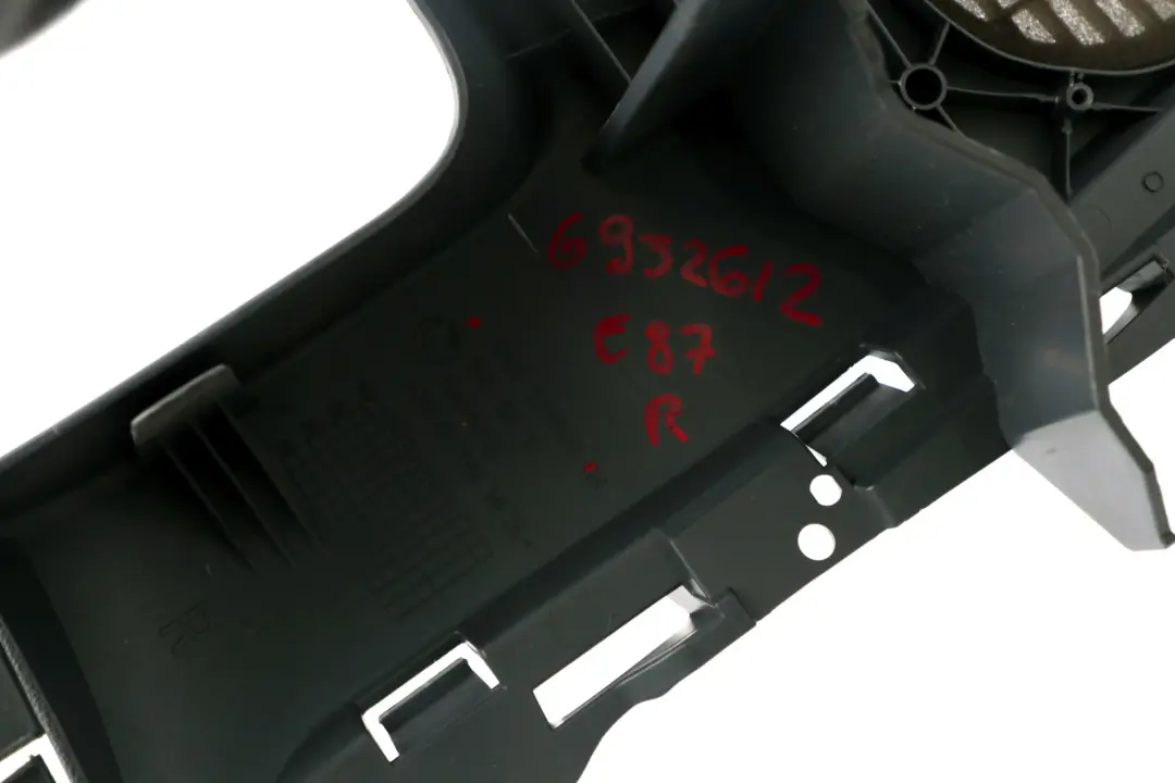 Soporte Ventana Trasera Repisa Derecha Alaskagrau Gris 67119502 para BMW E87 con número de pieza 6952612 BMW E87 Soporte Ventana Trasera Repisa Derecha Alaskagrau Gris 67119502 - SKU 6952612 - Número de pieza 6952612