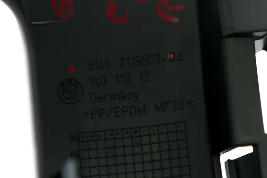 Podpora Półki Tylna Prawa Szara 67119502 do BMW E87 o numerze 6952612 BMW E87 Podpora Półki Tylna Prawa Szara 67119502 - SKU 6952612 - Numer Części 6952612