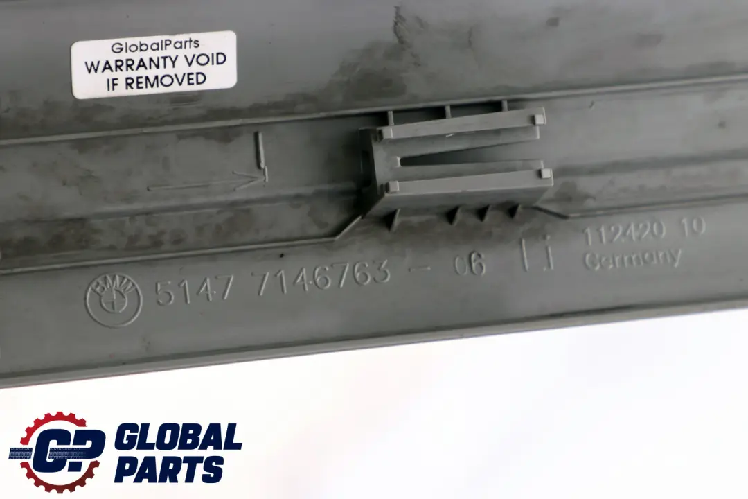 Listwa Osłona Obudowa Progu Lewa Szara do BMW E92 E93 o numerze 6952915 BMW E92 E93 Listwa Osłona Obudowa Progu Lewa Szara - SKU 6952915 - Numer Części 6952915