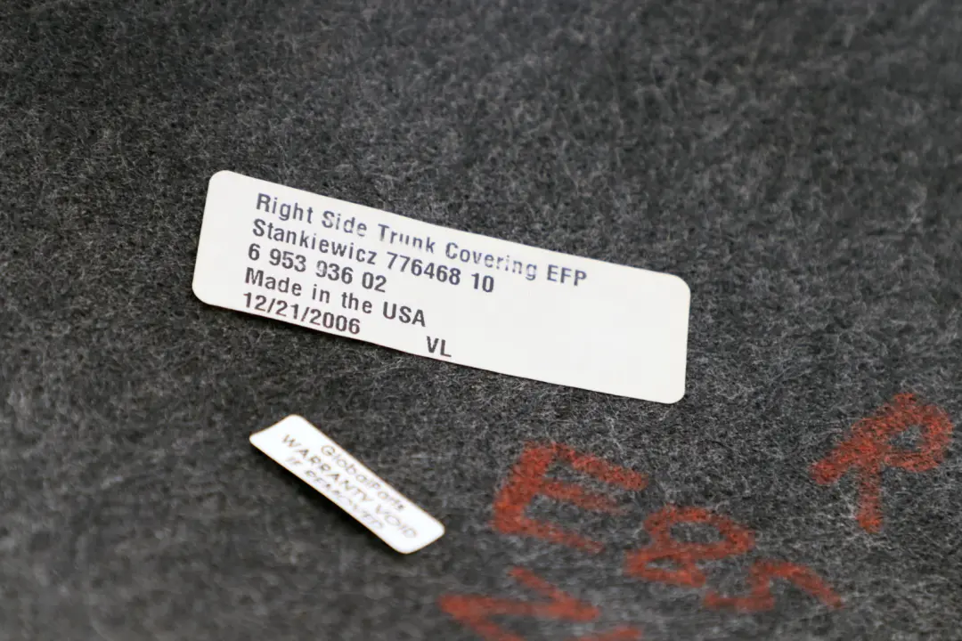 Bodenplatte Teppich Kofferraum Trim Panel Rechts für BMW Z4 E85 mit Teilenummer 6953936 BMW Z4 E85 Bodenplatte Teppich Kofferraum Trim Panel Rechts - SKU 6953936 - Teilenummer 6953936