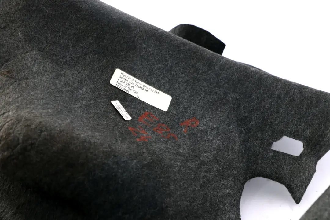 Pannello pavimento Tappeto Baule Boot Trim Panel Destro per BMW Z4 E85 con numero di parte 6953936 BMW Z4 E85 Pannello pavimento Tappeto Baule Boot Trim Panel Destro - SKU 6953936 - Numero di parte 6953936