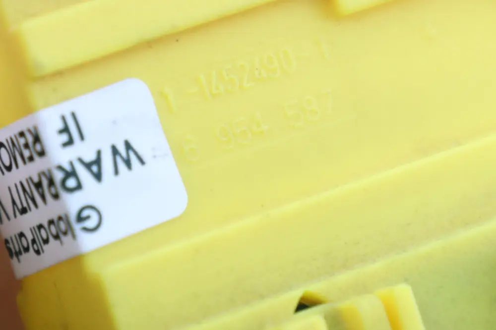 BMW E81 E88 E92 E92N Tappo Cintura di Sicurezza Davanti - SKU 6954587 - Numero di parte 6954587