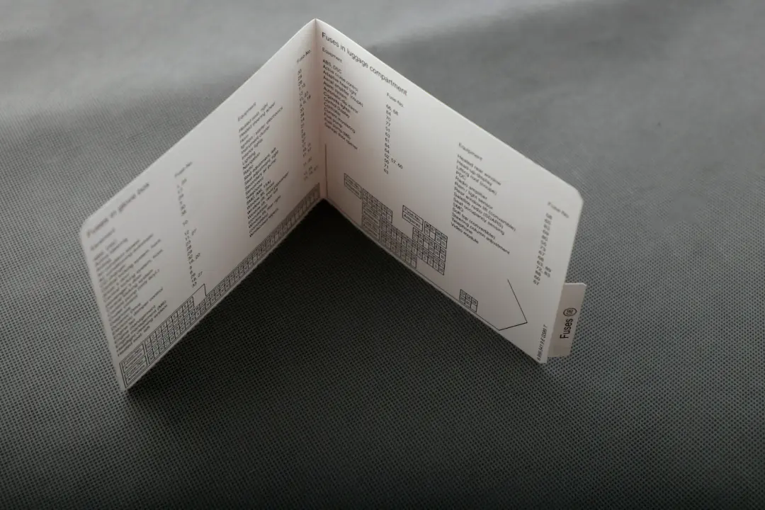 Mapa de llaves Agrupación de fusibles para BMW Serie 5 E60 LCI E61 con número de pieza 9177871 BMW Serie 5 E60 LCI E61 Mapa de llaves Agrupación de fusibles - SKU 6956541 - Número de pieza 9177871