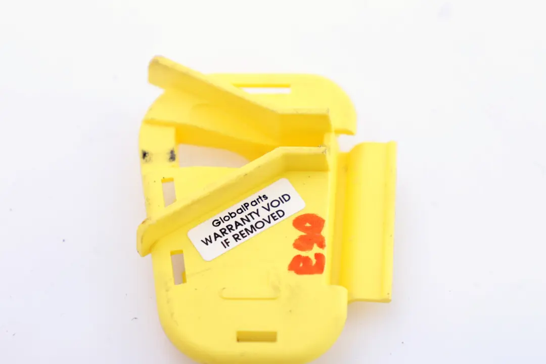 Adapter lewej osłony bagażnika do BMW E90 o numerze 6956665 BMW E90 Adapter lewej osłony bagażnika - SKU 6956665 - Numer Części 6956665