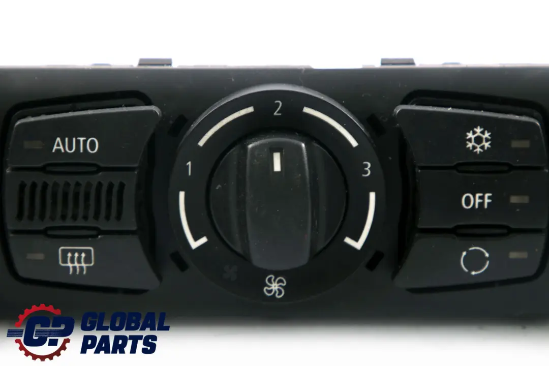 Panel sterownik klimatyzacji do BMW E60 E61 o numerze 6956825 BMW E60 E61 Panel sterownik klimatyzacji - SKU 6956825 - Numer Części 6956825