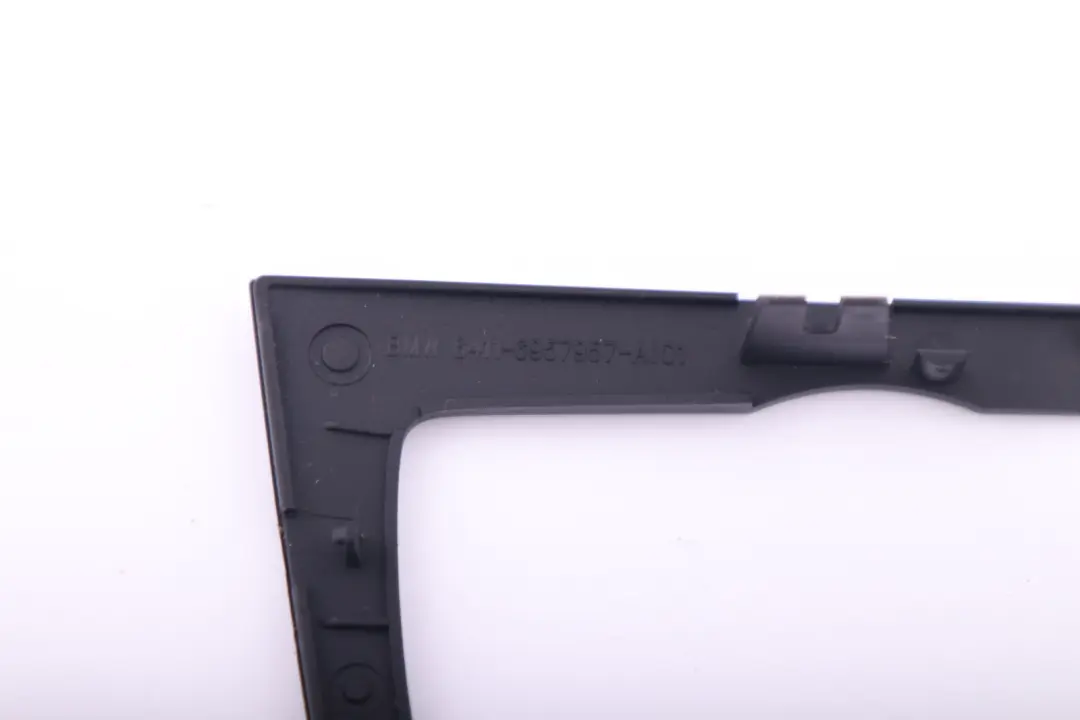Osłona ramka klimatyzacji klimy do BMW E81 E87 E92 o numerze 6933519 BMW E81 E87 E92 Osłona ramka klimatyzacji klimy - SKU 6957957 - Numer Części 6933519