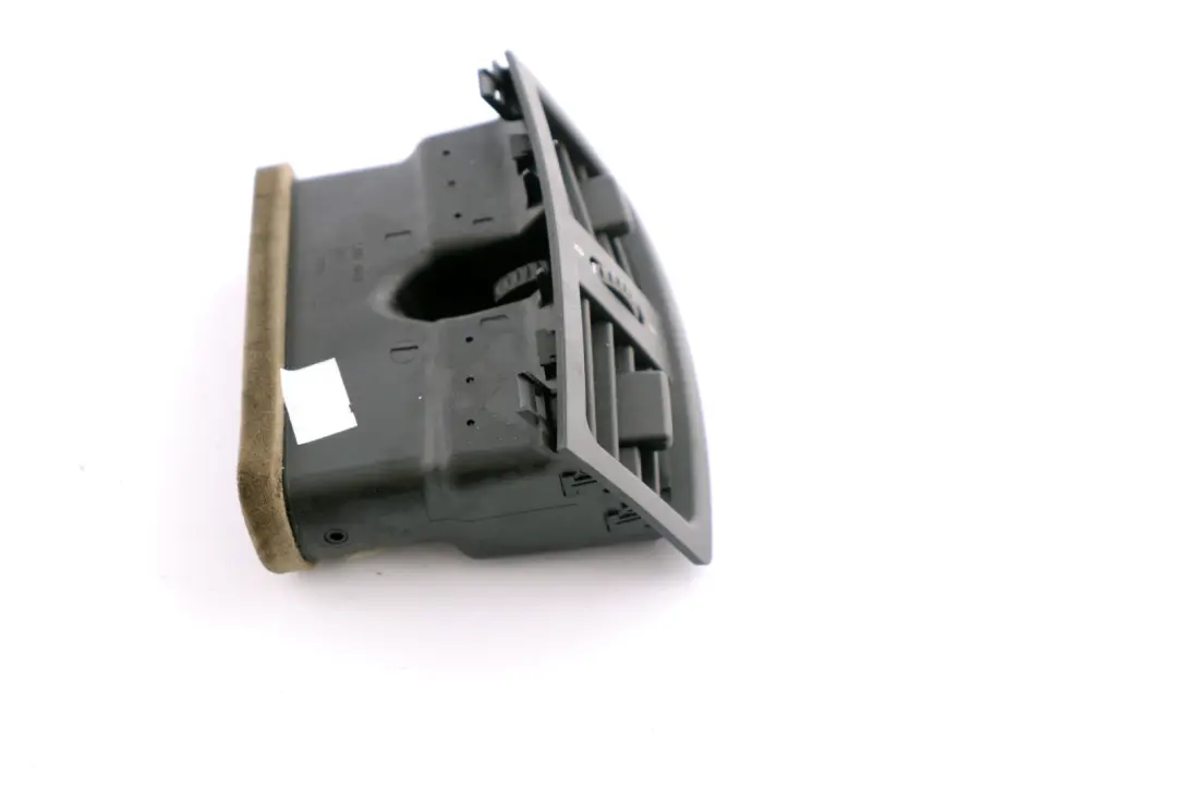 Griglia Condotto Fondo-Spazio Dietro Nero per BMW E60 E61 con numero di parte 6958041 BMW E60 E61 Griglia Condotto Fondo-Spazio Dietro Nero - SKU 6958041 - Numero di parte 6958041