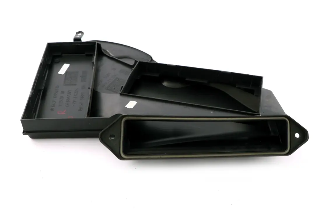 Right O/S Air Microfilter Upper Housing Cover to BMW 3 Series E90 E92 E93 M3 with Part number 6958816 BMW 3 Series E90 E92 E93 M3 Right O/S Air Microfilter Upper Housing Cover - SKU 6958816 - Part number 6958816