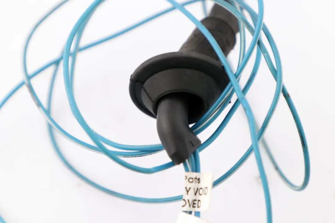 Antena Radia FM Zderzaka Tył do BMW E88 Cabrio o numerze 6960308 BMW E88 Cabrio Antena Radia FM Zderzaka Tył - SKU 6960308 - Numer Części 6960308