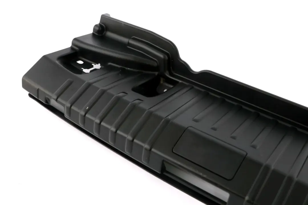 Carga Sill Cubierta Compartimiento Trim Negro para BMW E82 E88 con número de pieza 6960416 BMW E82 E88 Carga Sill Cubierta Compartimiento Trim Negro - SKU 6960416 - Número de pieza 6960416