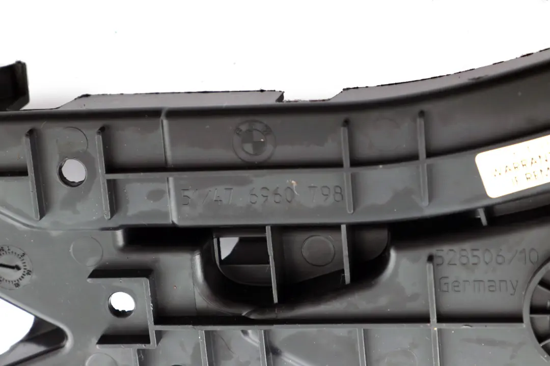 E93N LCI Cabrio Trunk Lid Bracket For Hydraulic Line Right para BMW E93 con número de pieza 6960798 BMW E93 E93N LCI Cabrio Trunk Lid Bracket For Hydraulic Line Right - SKU 6960798 - Número de pieza 6960798