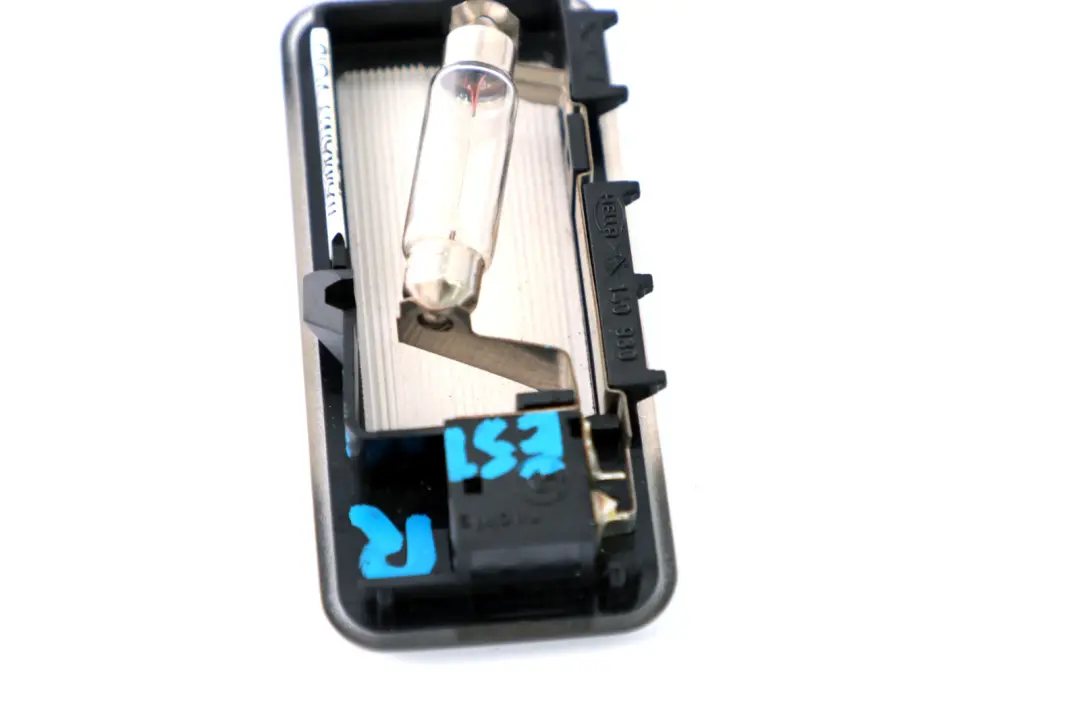 Luce per Specchio Destro Nero 696199 per BMW X3 X5 E83 E53 con numero di parte 6961992 BMW X3 X5 E83 E53 Luce per Specchio Destro Nero 696199 - SKU 6961992 - Numero di parte 6961992