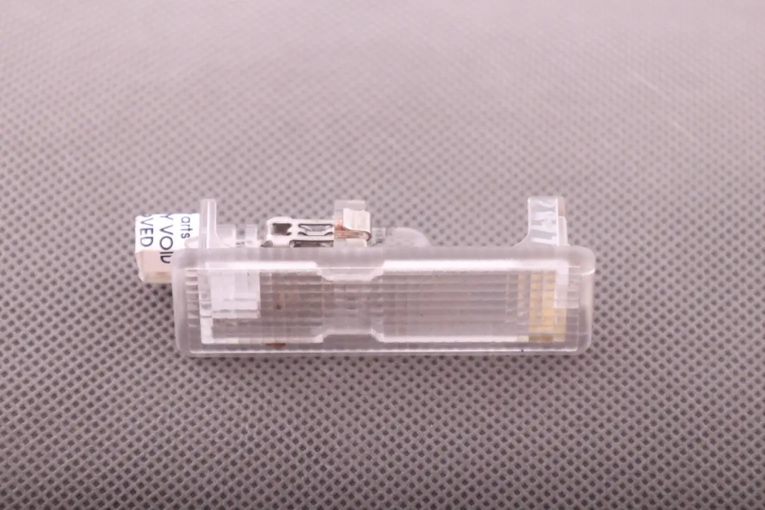 F10N F12 Mini R50 R55 R56 Lampka Oświetlenia do BMW E60 E65 E70 F01 o numerze 6961999 BMW E60 E65 E70 F01 F10N F12 Mini R50 R55 R56 Lampka Oświetlenia - SKU 6961999 - Numer Części 6961999