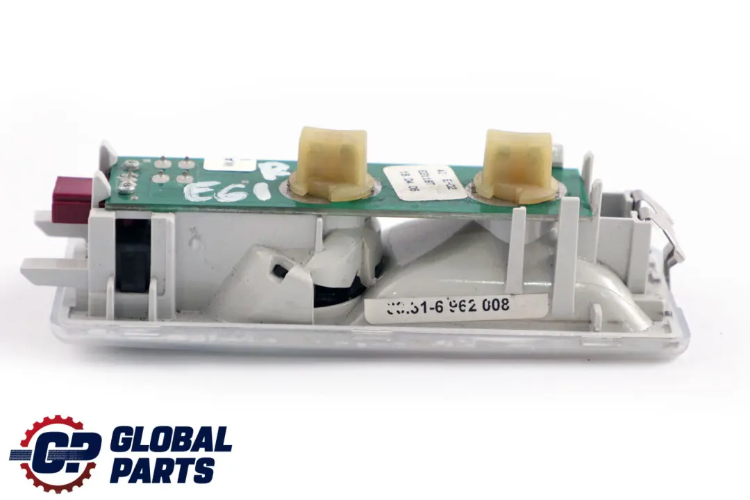 Luz Lectura Interior Trasera Derecha para BMW E60 E61 con número de pieza 6962008 BMW E60 E61 Luz Lectura Interior Trasera Derecha - SKU 6962008 - Número de pieza 6962008