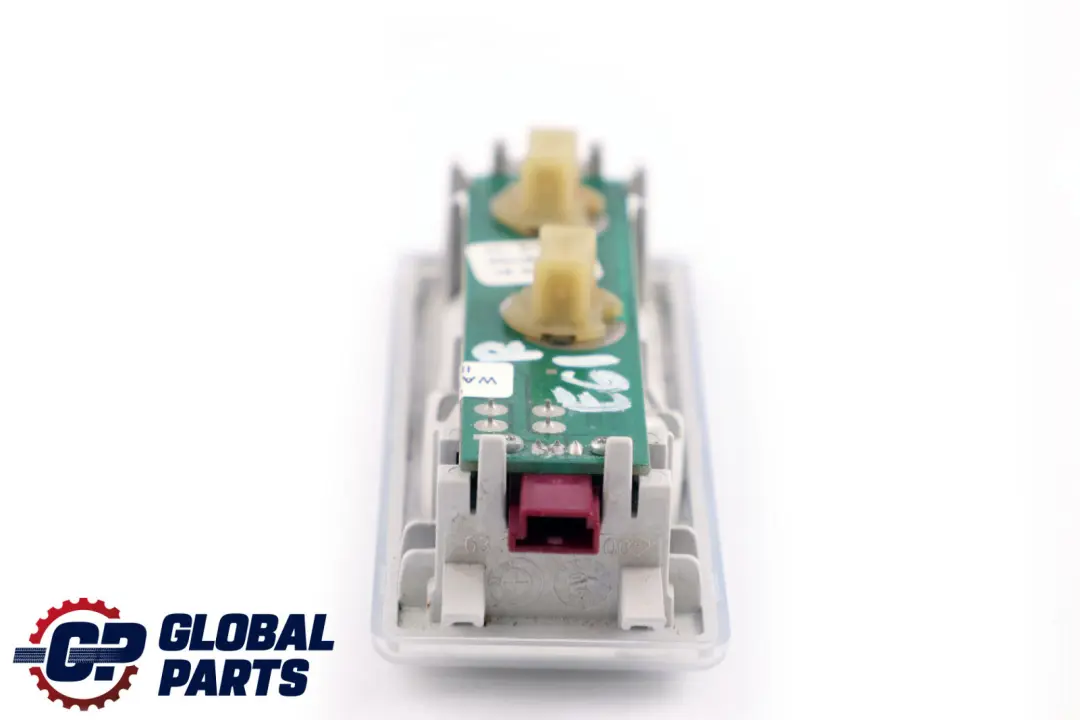 Luz Lectura Interior Trasera Derecha para BMW E60 E61 con número de pieza 6962008 BMW E60 E61 Luz Lectura Interior Trasera Derecha - SKU 6962008 - Número de pieza 6962008