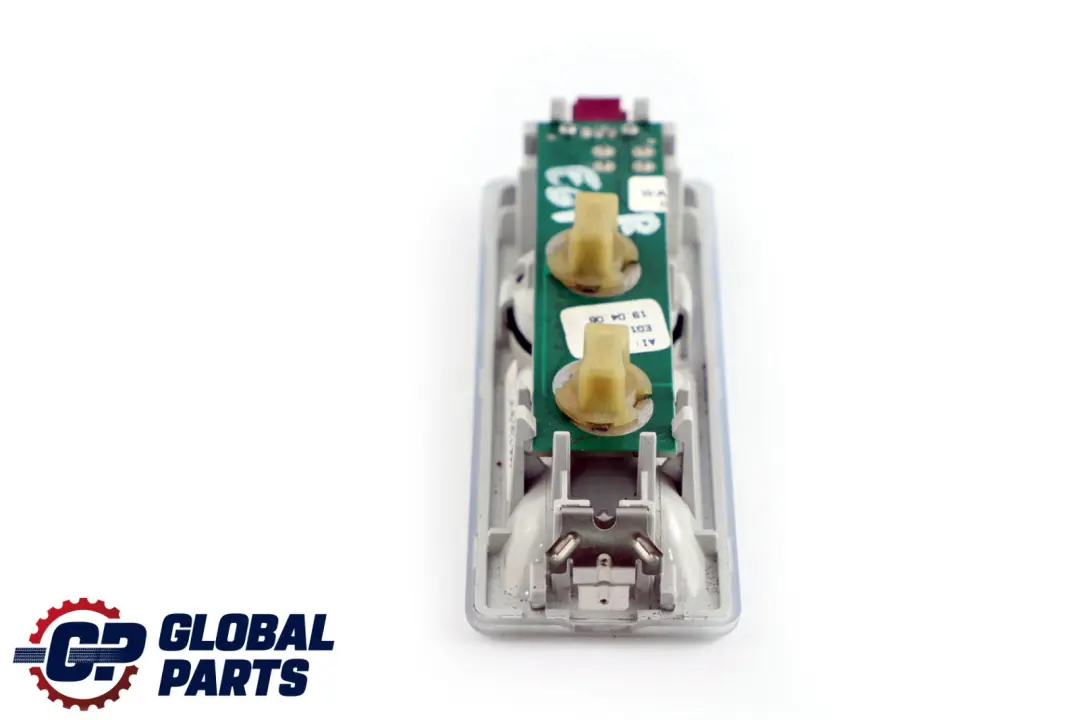 Lampada Lettura Interna Posteriore Destra per BMW E60 E61 con numero di parte 6962008 BMW E60 E61 Lampada Lettura Interna Posteriore Destra - SKU 6962008 - Numero di parte 6962008