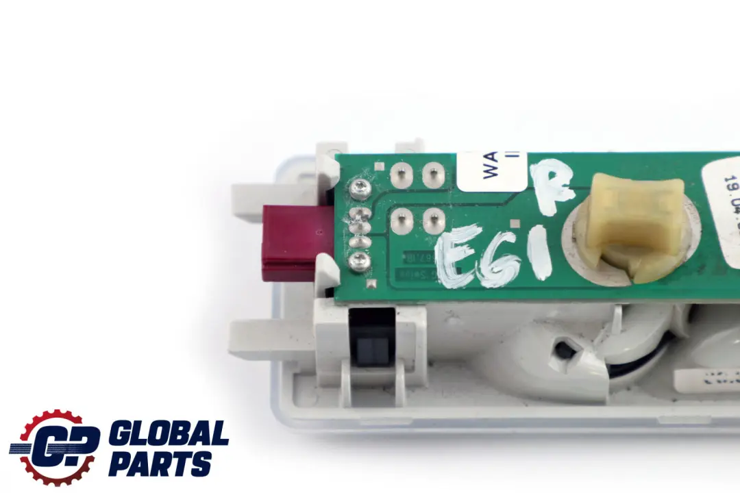 Luz Lectura Interior Trasera Derecha para BMW E60 E61 con número de pieza 6962008 BMW E60 E61 Luz Lectura Interior Trasera Derecha - SKU 6962008 - Número de pieza 6962008