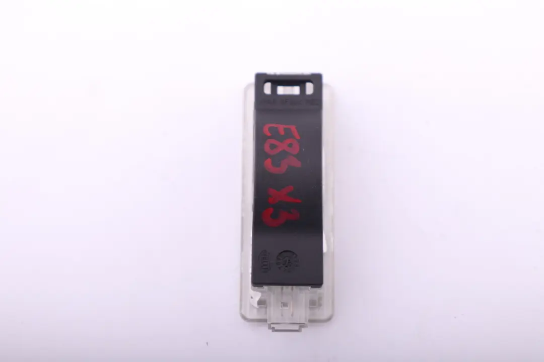 Lampka Wewnętrzna Kabiny do BMW E61 E63 E65 E83 X3 o numerze 6962009 BMW E61 E63 E65 E83 X3 Lampka Wewnętrzna Kabiny - SKU 6962009 - Numer Części 6962009