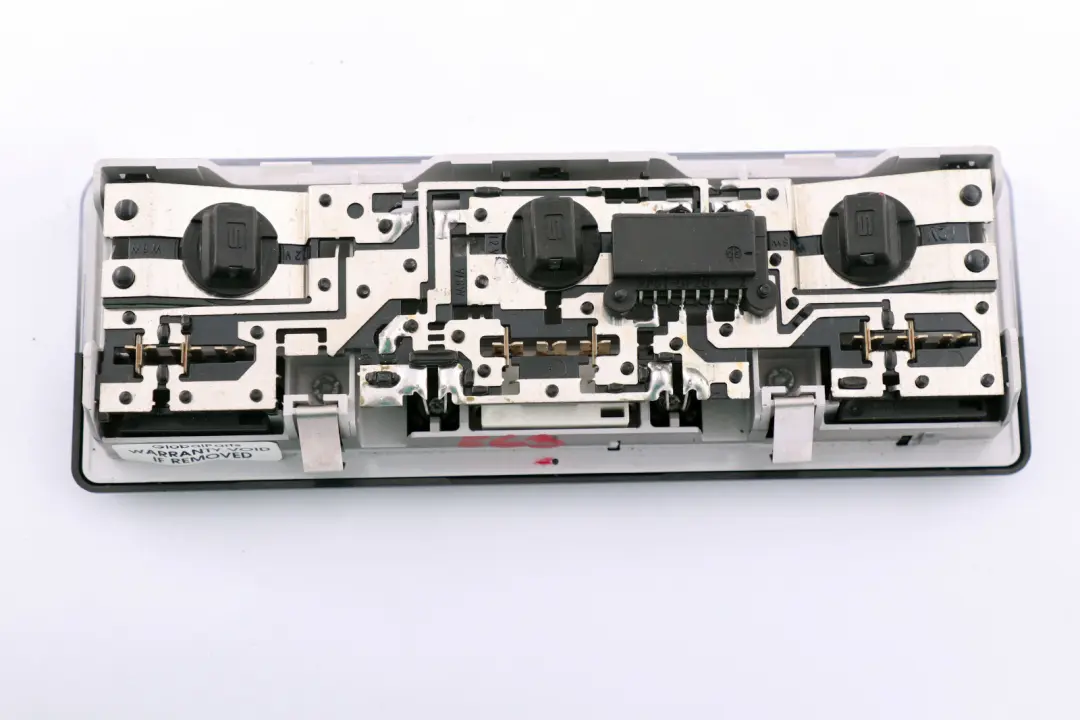 E63N E64 E64N LCI Lampada Per Luce Anteriore Lettura Interna per BMW E63 con numero di parte 6962010 BMW E63 E63N E64 E64N LCI Lampada Per Luce Anteriore Lettura Interna - SKU 6962010 - Numero di parte 6962010