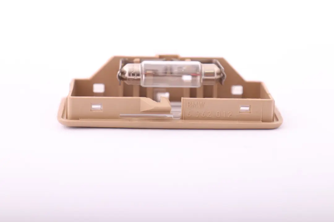 Lampe de Retroviseur Beige Feu Avant pour BMW E60 E61 E84 E92 LCI à propos du numéro de pièce 6962012 BMW E60 E61 E84 E92 LCI Lampe de Retroviseur Beige Feu Avant - SKU 6962012 - Numéro de pièce 6962012