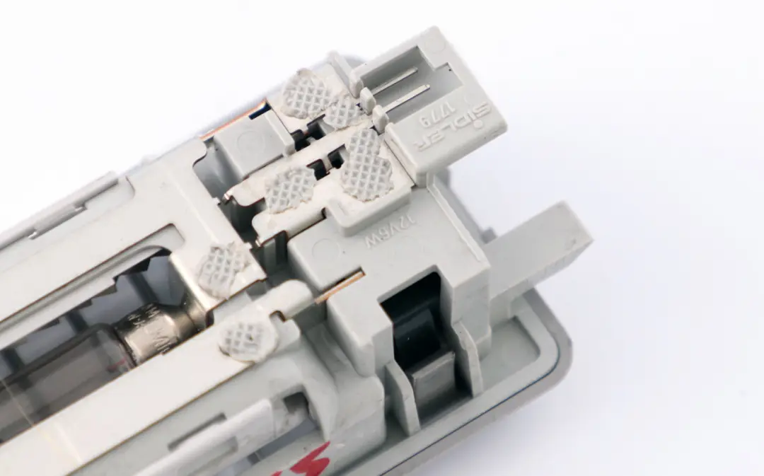 Luz De Lectura Interior Trasera Gris para BMW E53 E83 E83 con número de pieza 6962036 BMW E53 E83 E83 Luz De Lectura Interior Trasera Gris - SKU 6962036-G - Número de pieza 6962036