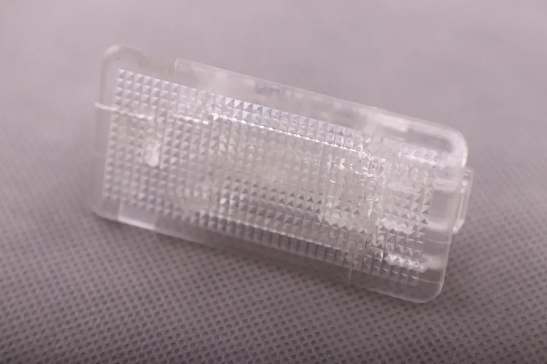 Lamp BMW E36 E38 E39 E46 E60 E61 E63 E64 Interior Light to with Part number 6962040 Lamp BMW E36 E38 E39 E46 E60 E61 E63 E64 Interior Light - SKU 6962040 - Part number 6962040