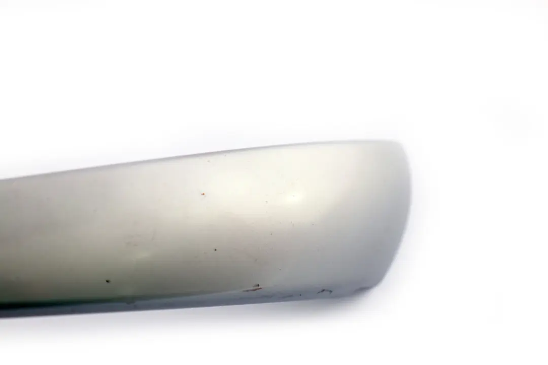 Embellecedor Manija Puerta Derecha Luz Titan para BMW E81 E82 E87N E88 con número de pieza 6962104 BMW E81 E82 E87N E88 Embellecedor Manija Puerta Derecha Luz Titan - SKU 6962104-4 - Número de pieza 6962104