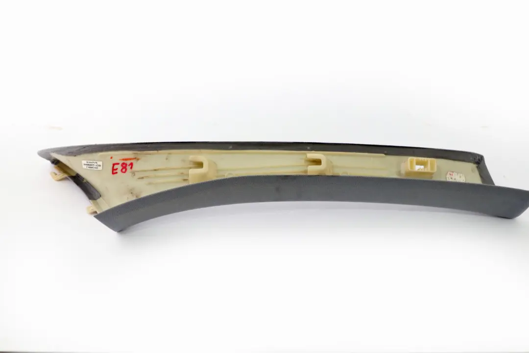 Tapa Columna A Izquierda Pilar Alaska Gris Grau 6962389 para BMW E81 E82 con número de pieza 6978629 BMW E81 E82 Tapa Columna A Izquierda Pilar Alaska Gris Grau 6962389 - SKU 6962389-1 - Número de pieza 6978629