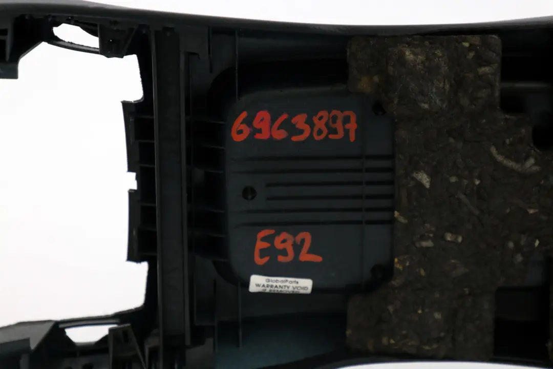 BMW E92 E93 LCI Cubierta Consola Trasera Con Luz Paquete Trasero Negro - SKU 6963897 - Número de pieza 6963900