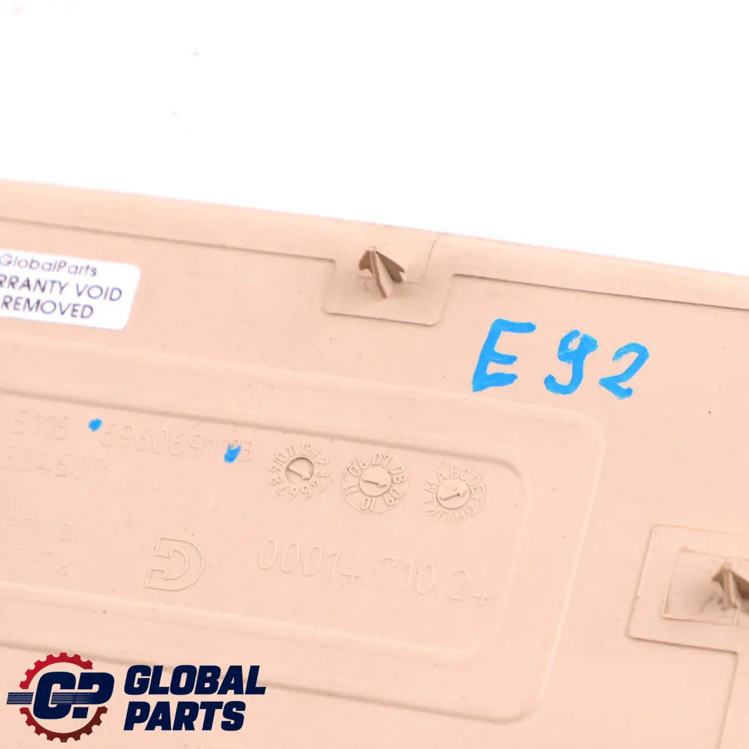 Consola central trasera Inserto de goma Creambeige 6960691 para BMW Serie 3 E92 E93 con número de pieza 6960695 BMW Serie 3 E92 E93 Consola central trasera Inserto de goma Creambeige 6960691 - SKU 6963908 - Número de pieza 6960695